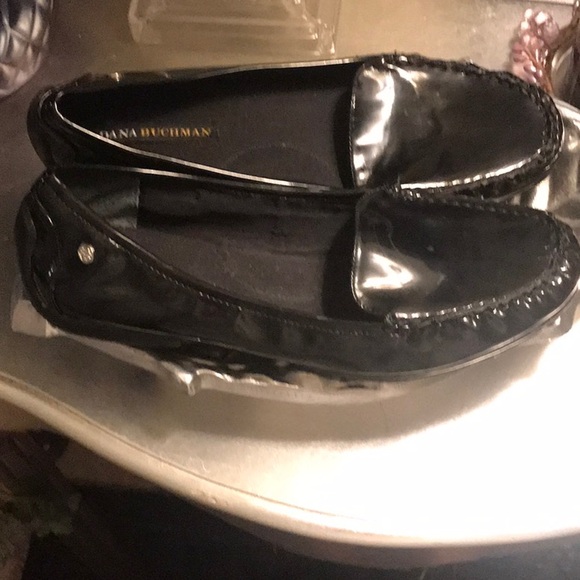 Look great in these black patent loafers by Dana Buchman !   Size 6.5. - Picture 2 of 8